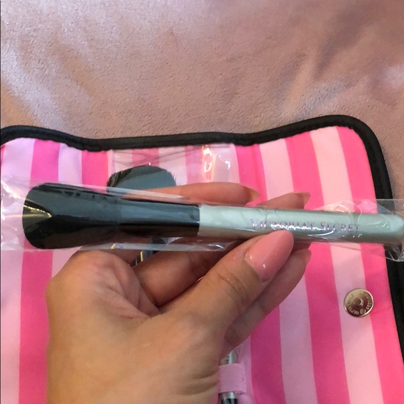 VS Makeup Brush Set - Picture 5 of 6